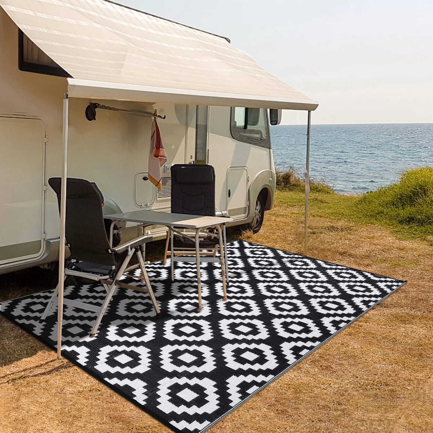 Waterproof, Reversible Outdoor 5x8 Modern Geometric Rug