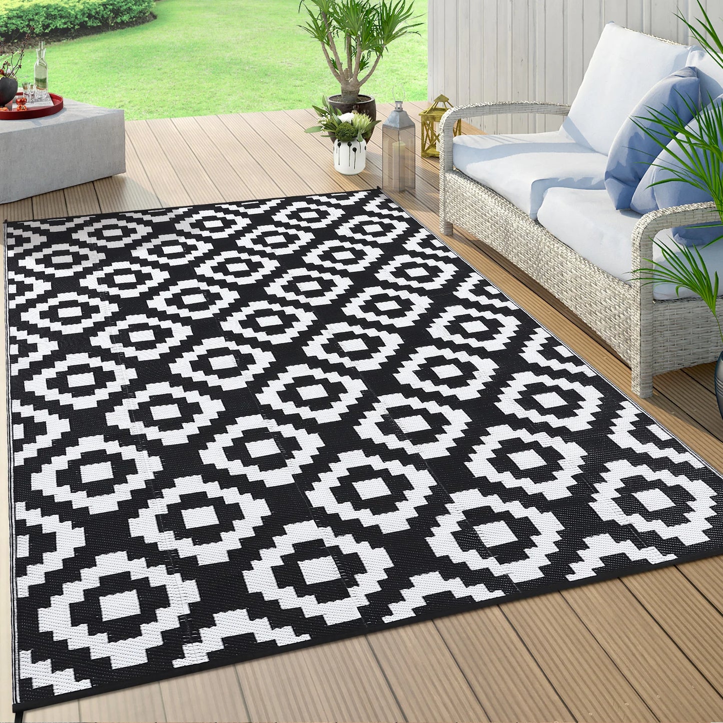 Waterproof, Reversible Outdoor 5x8 Modern Geometric Rug