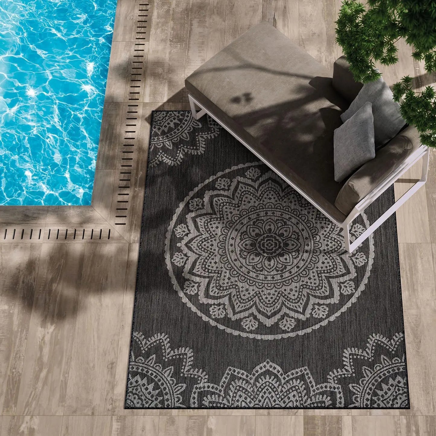 Outdoor Reversible And Washable Area Rug